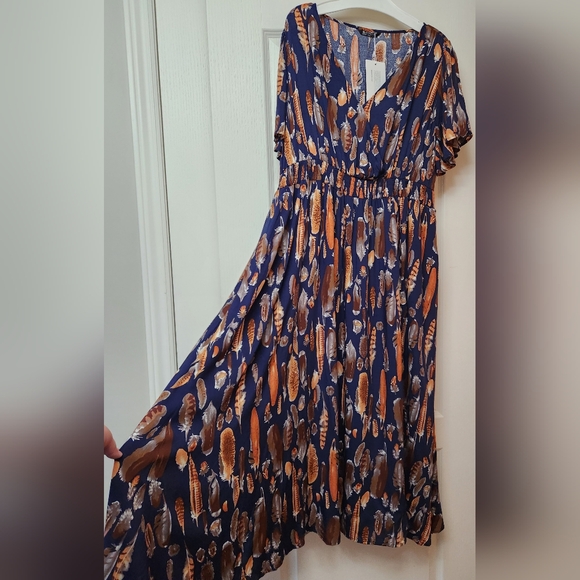 NEW Flowy Feather Dress w Slit Size 18-20 Plus 2X - Picture 2 of 6